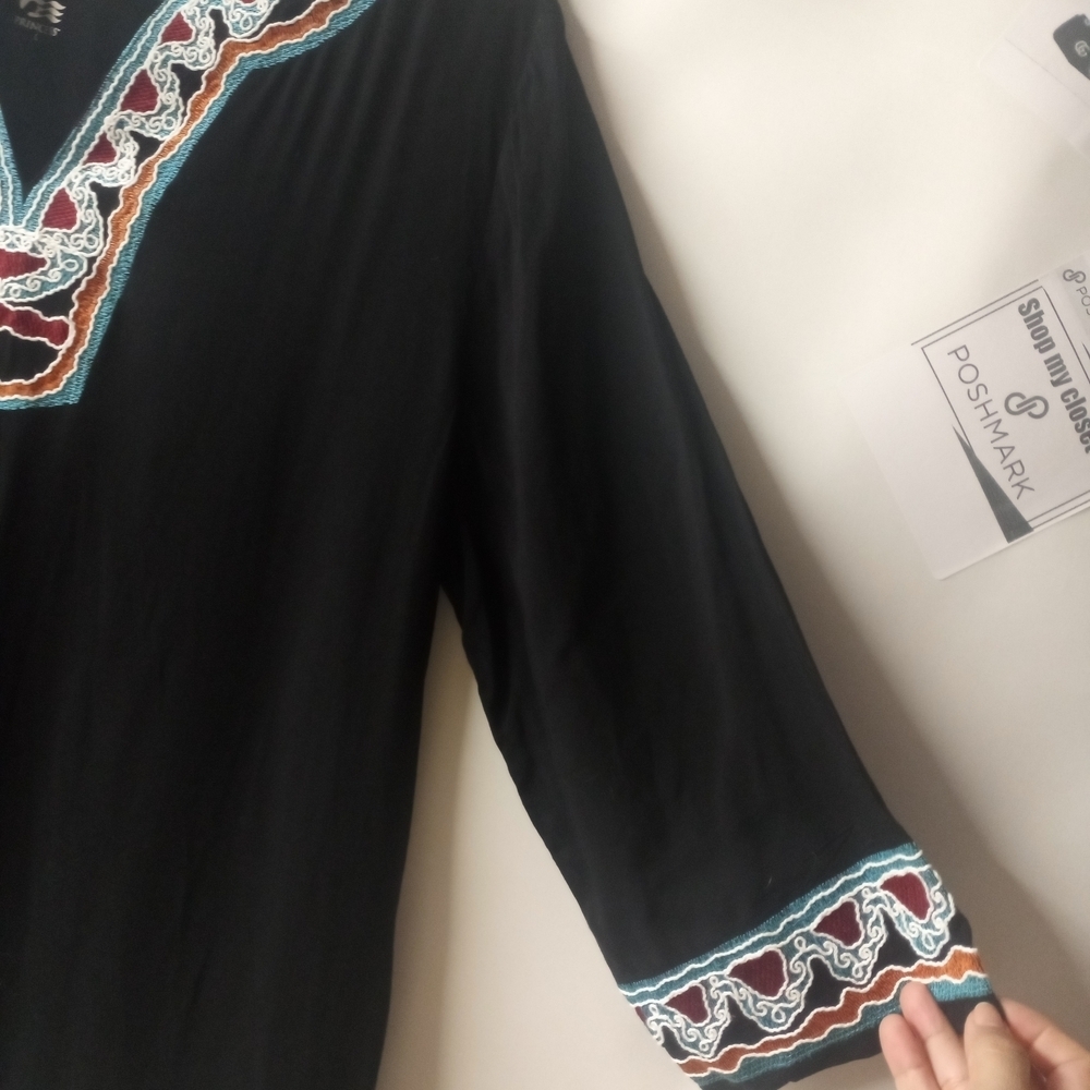 Chic Black Embroidered Tunic Top - Picture 5 of 13